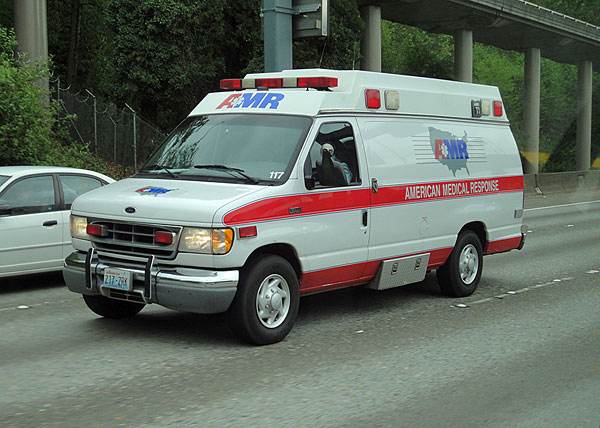 救護車生產廠家簡析車內的醫療配置有哪些？